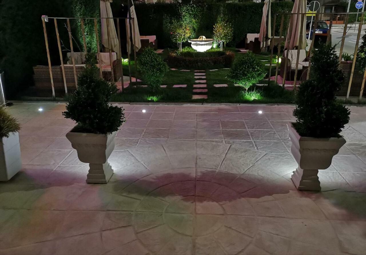 Hotel Ideal Ποντγορίτσα Εξωτερικό φωτογραφία